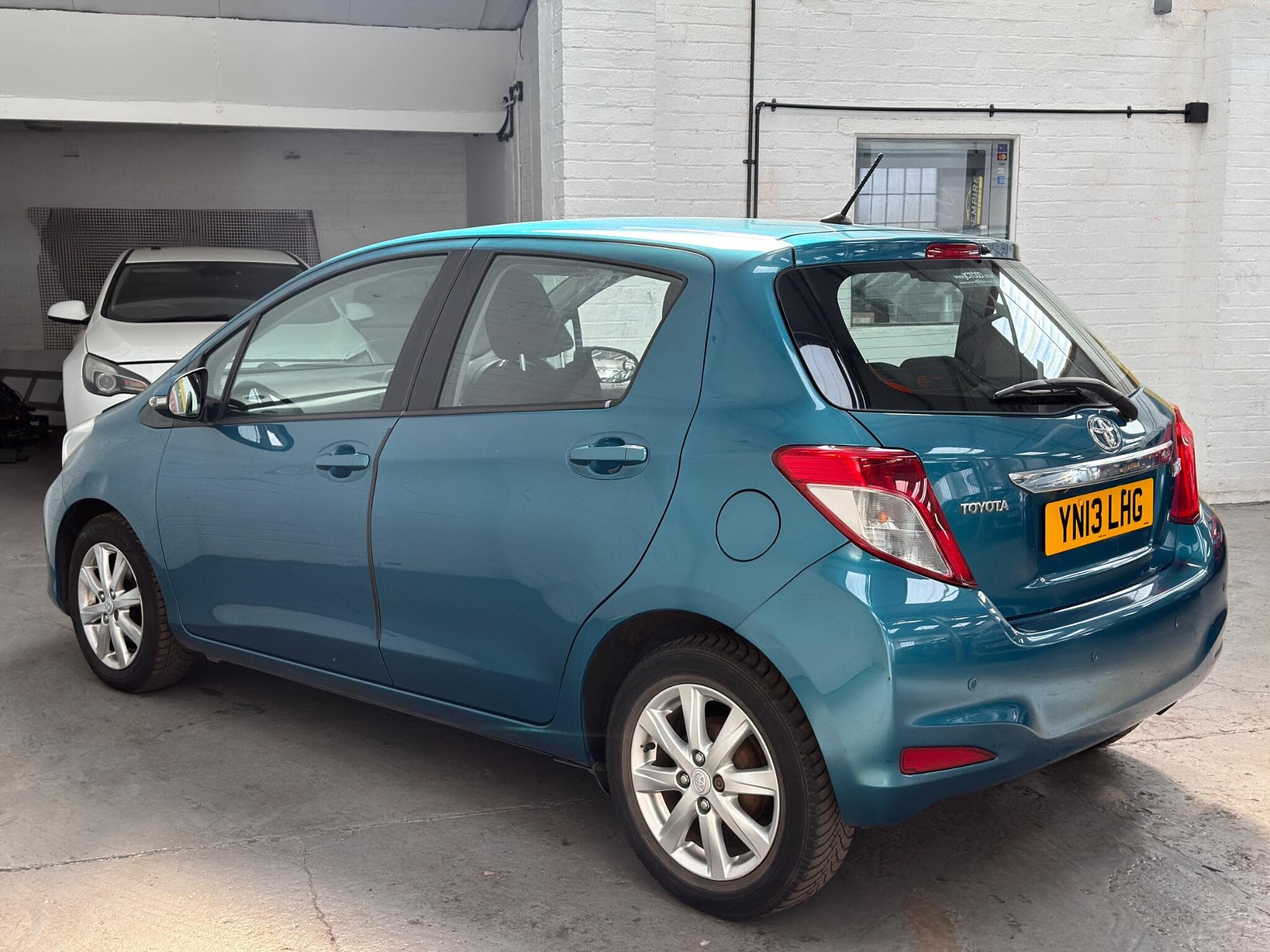 2013 Toyota Yaris - Thumbnail 7