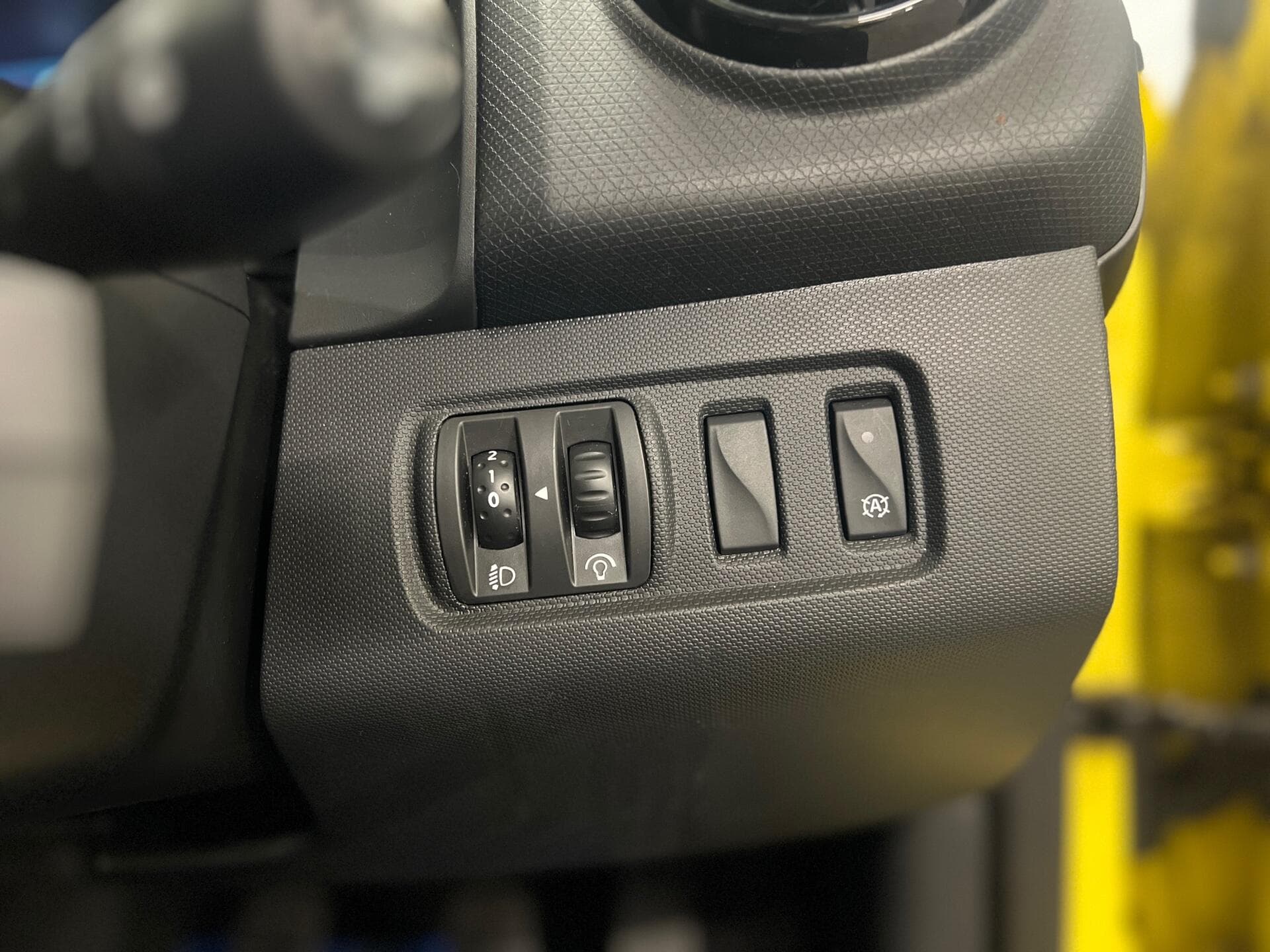 2013 Renault Clio - Thumbnail 37