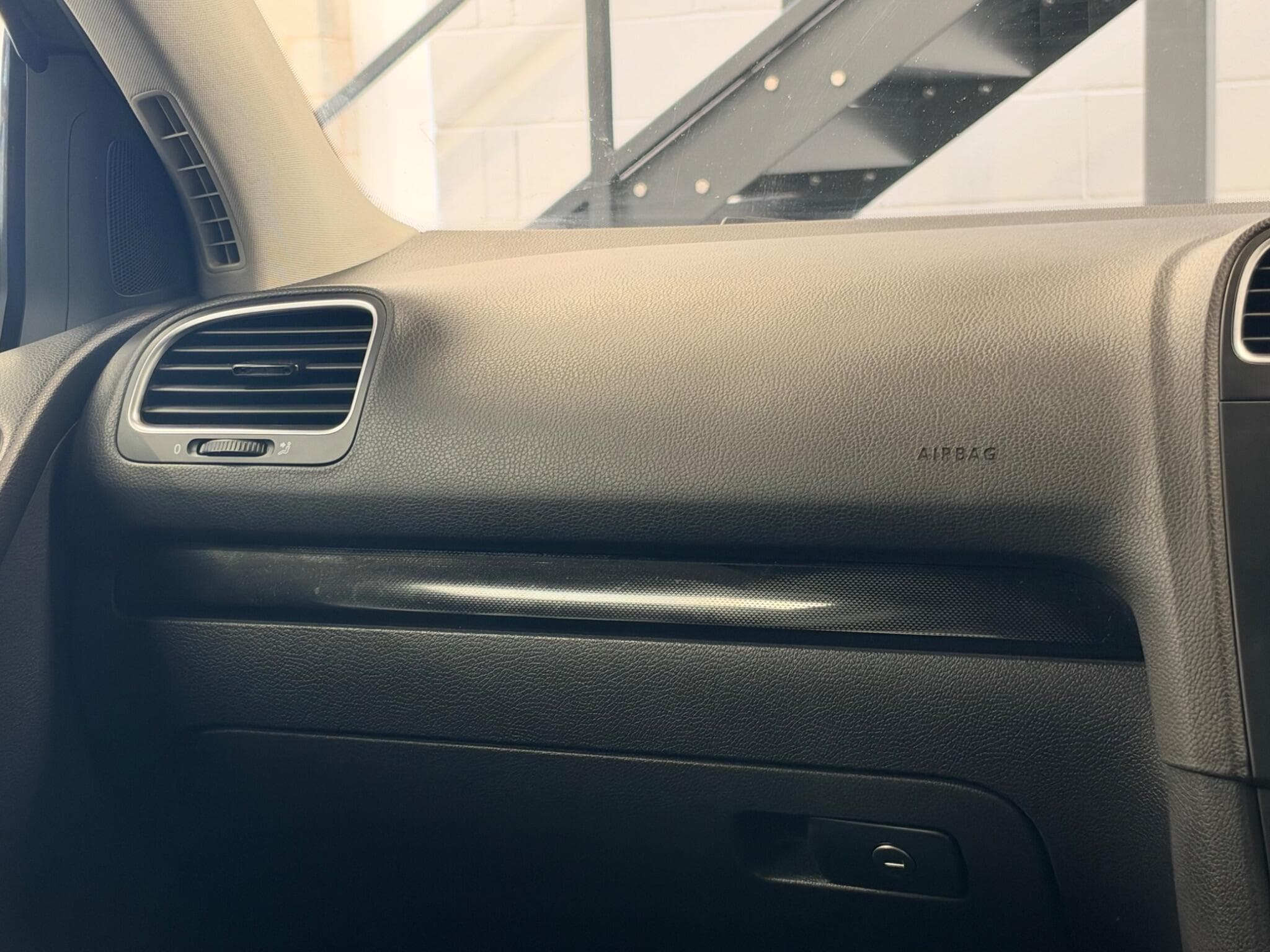 2012 Volkswagen Golf - Thumbnail 37