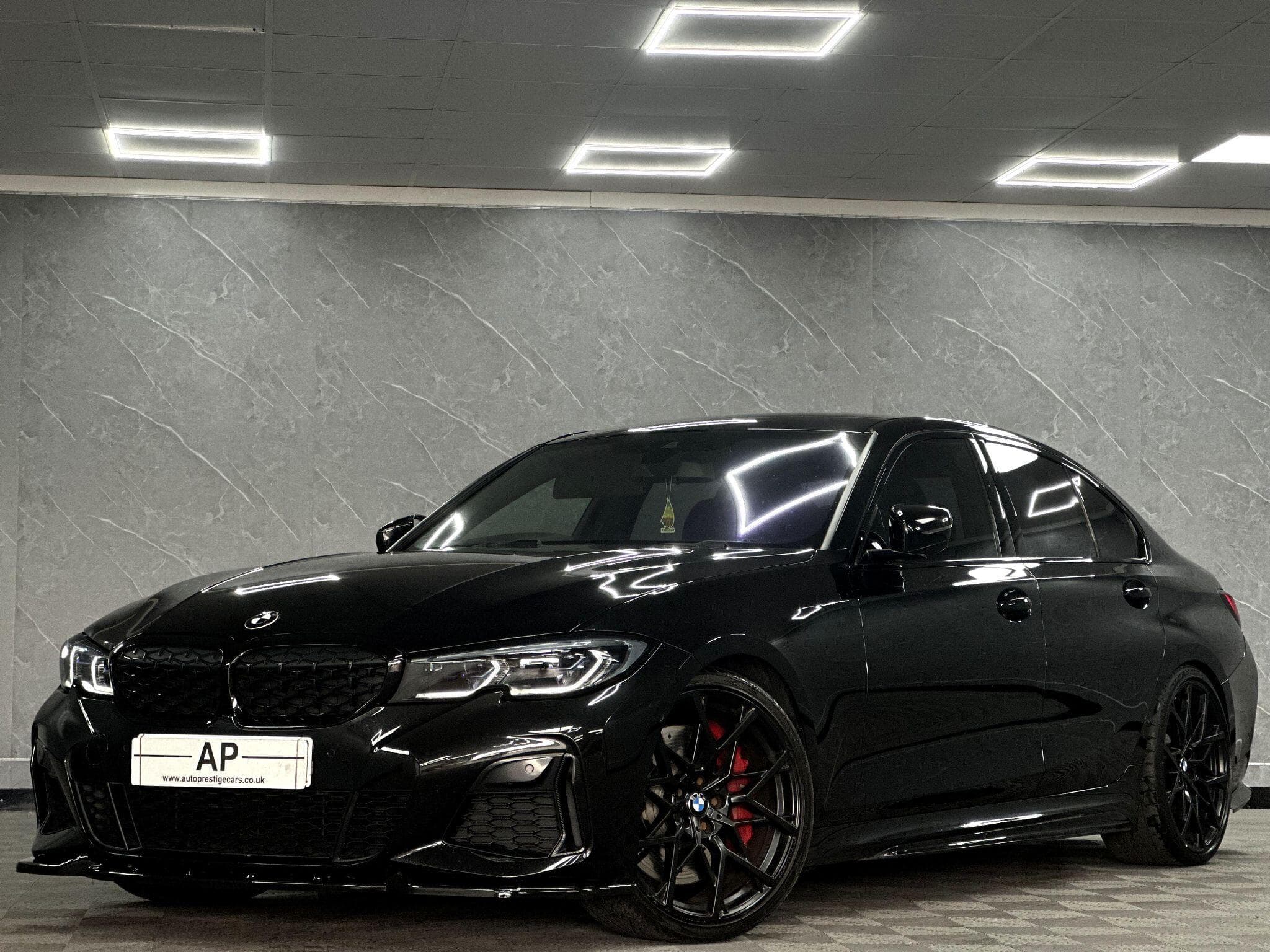 2019 BMW 3 Series - Image 3