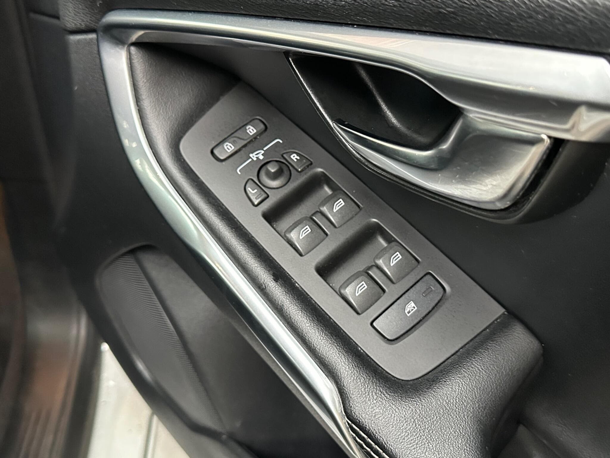 2015 Volvo V40 - Thumbnail 19