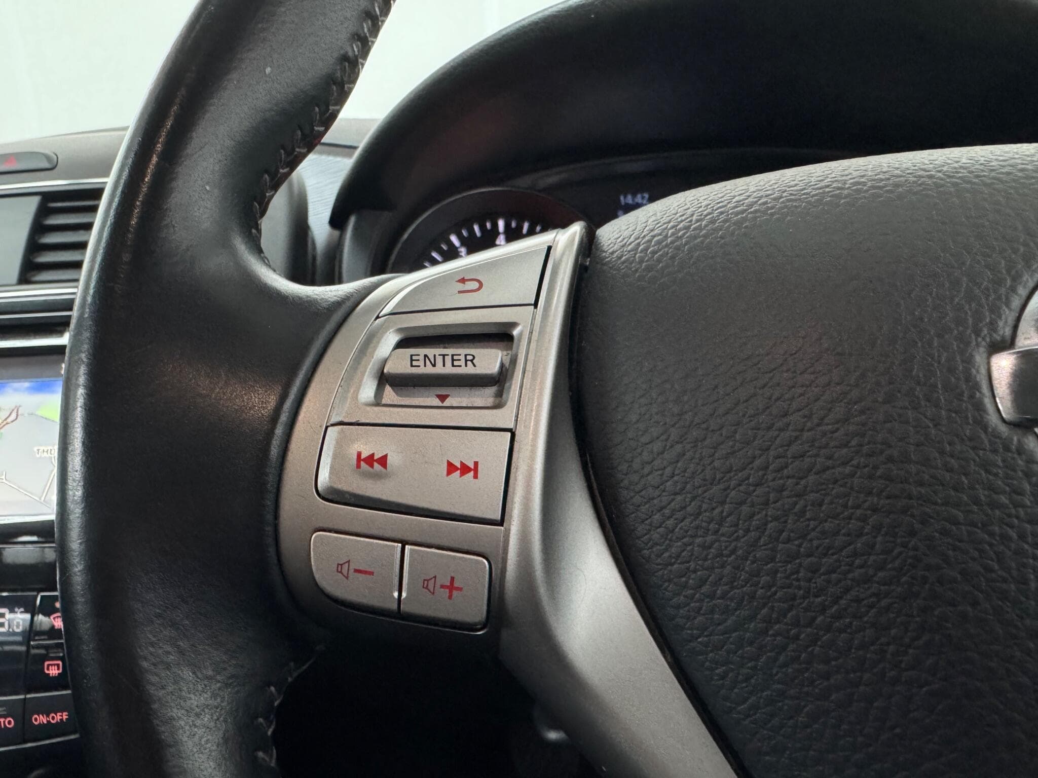 2017 Nissan Pulsar - Thumbnail 22