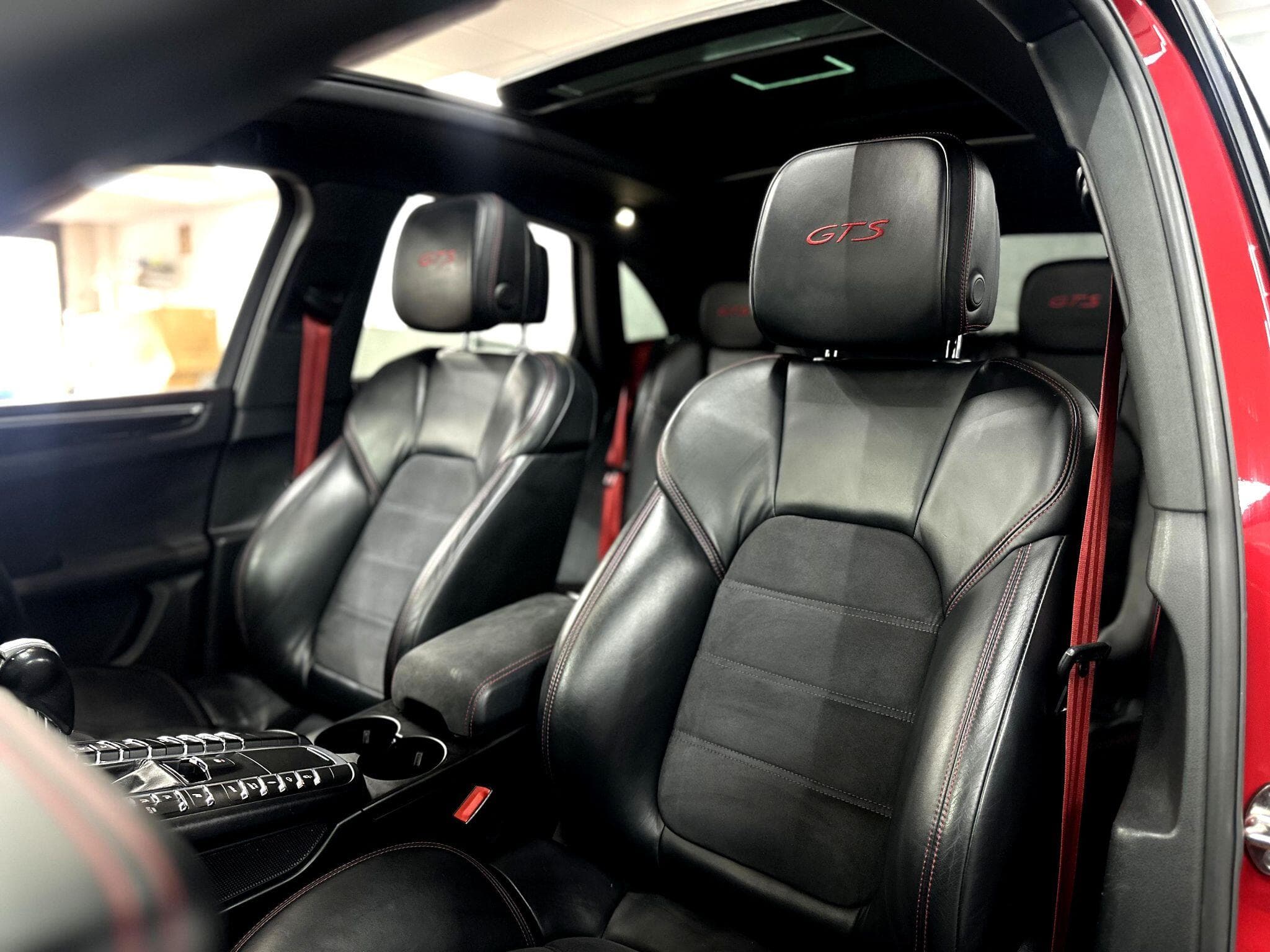 2016 Porsche Macan - Thumbnail 28