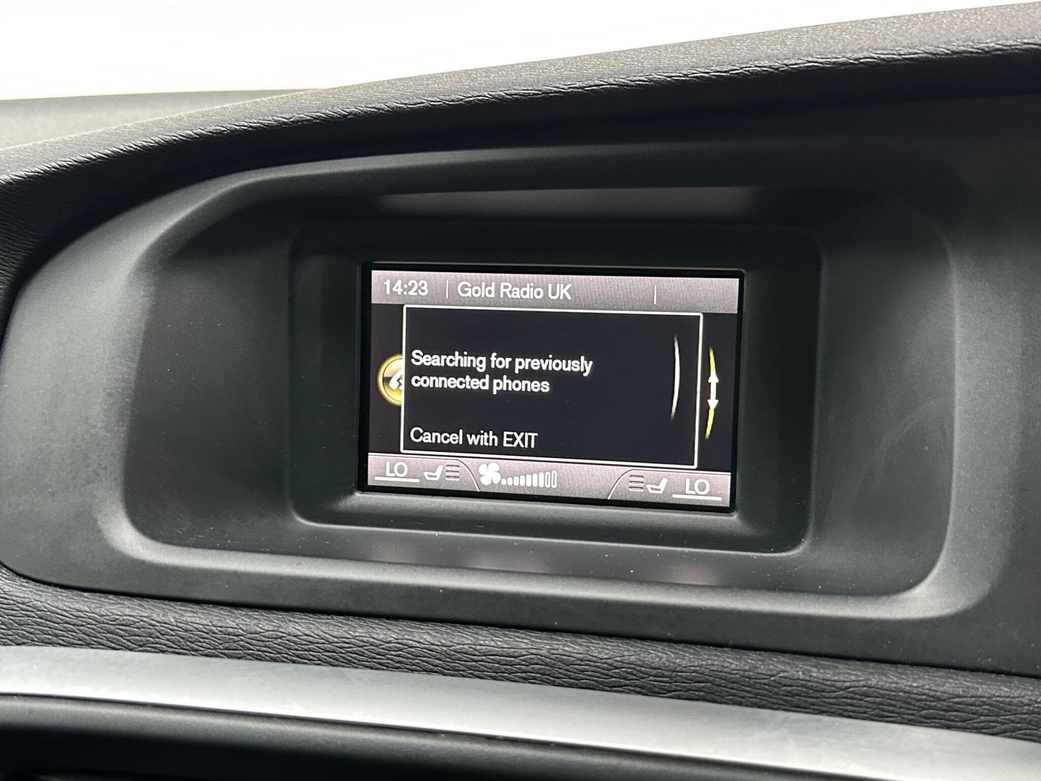 2015 Volvo V40 - Thumbnail 12
