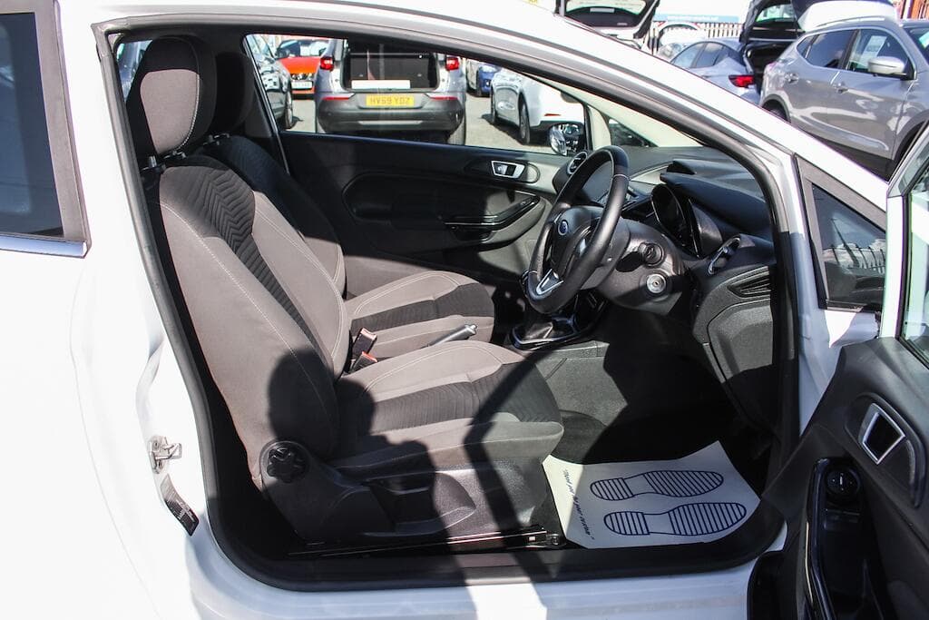 2014 Ford Fiesta - Thumbnail 14
