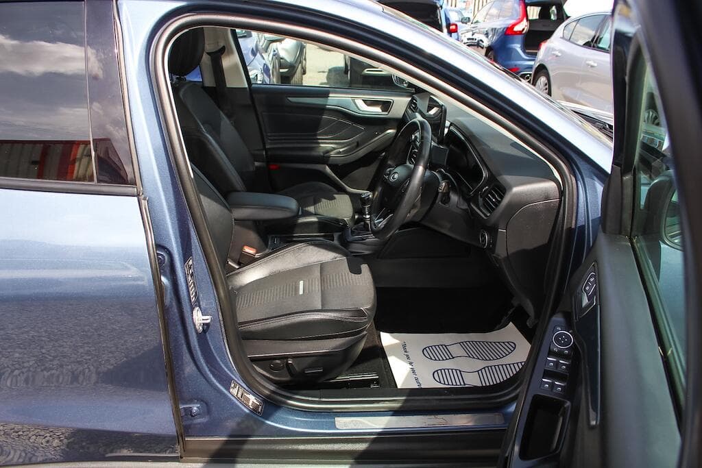 2019 Ford Focus - Thumbnail 13