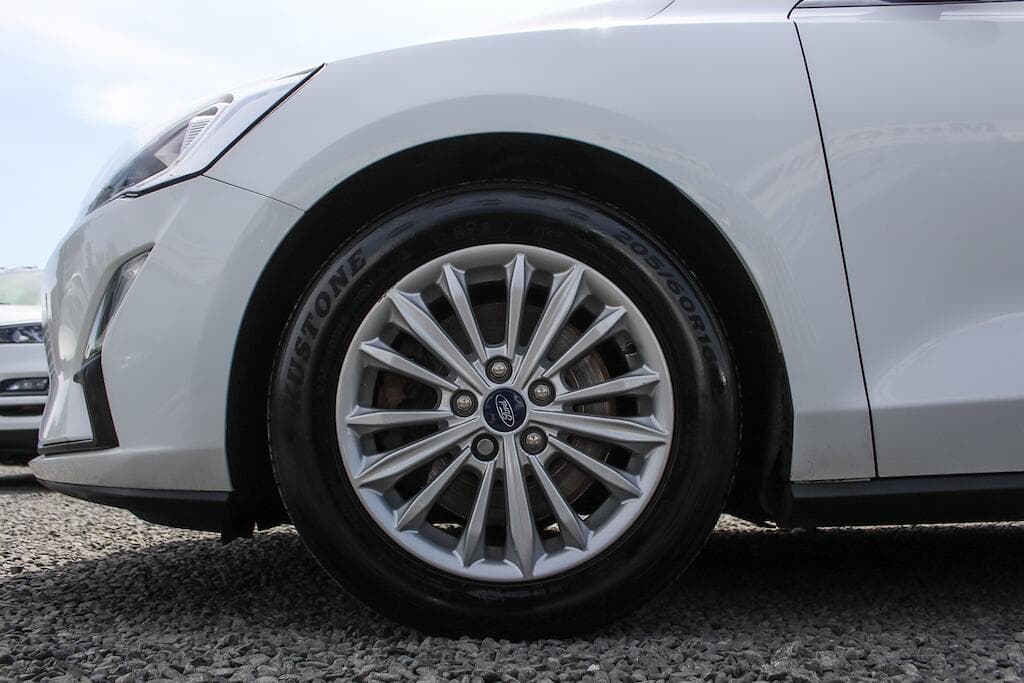 2019 Ford Focus - Thumbnail 13