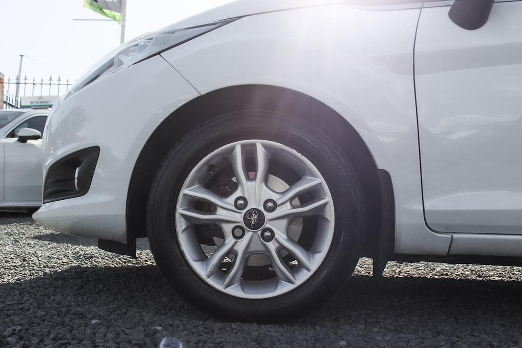 2014 Ford Fiesta - Thumbnail 13