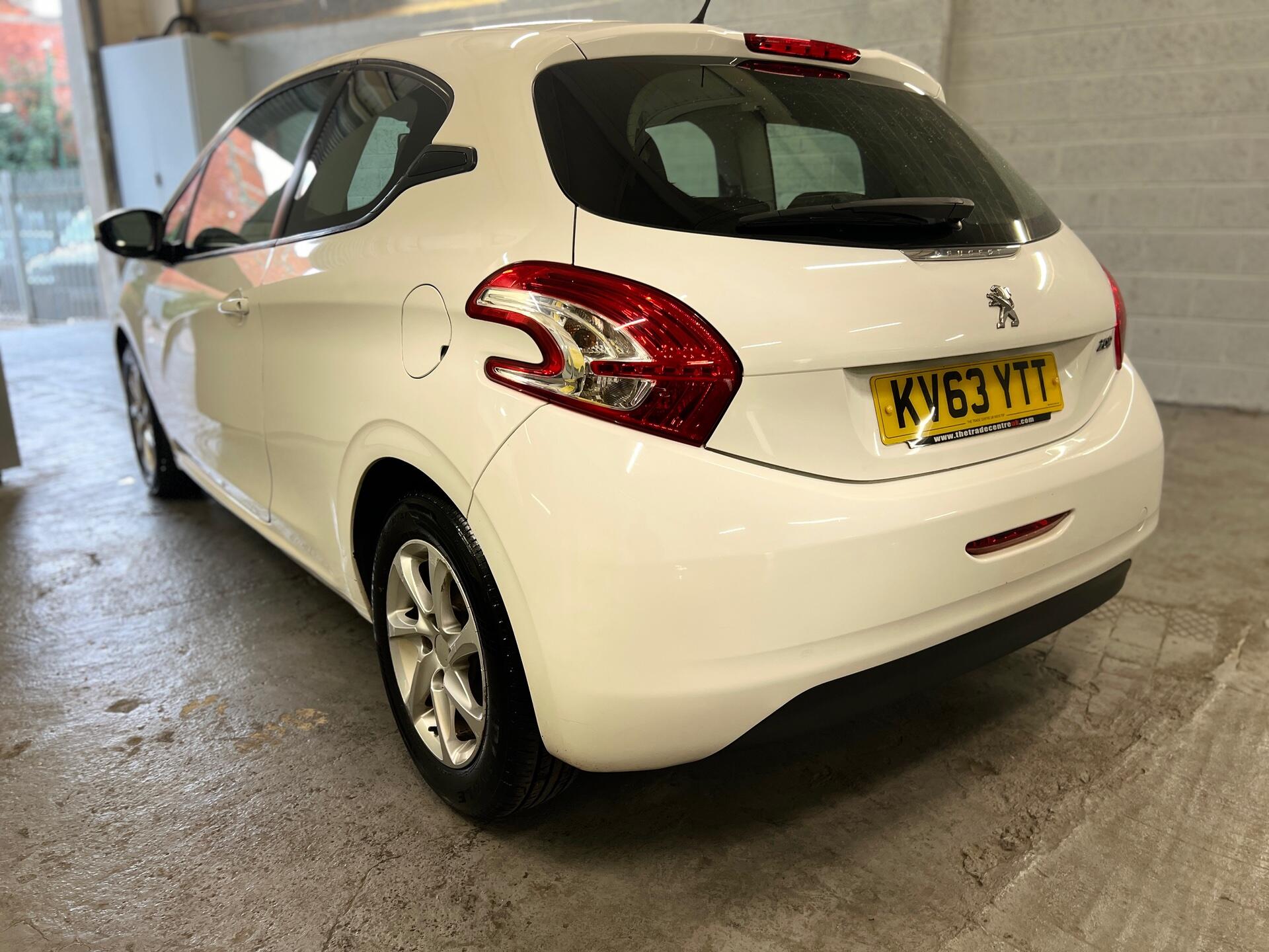 2013 Peugeot 208 - Thumbnail 9
