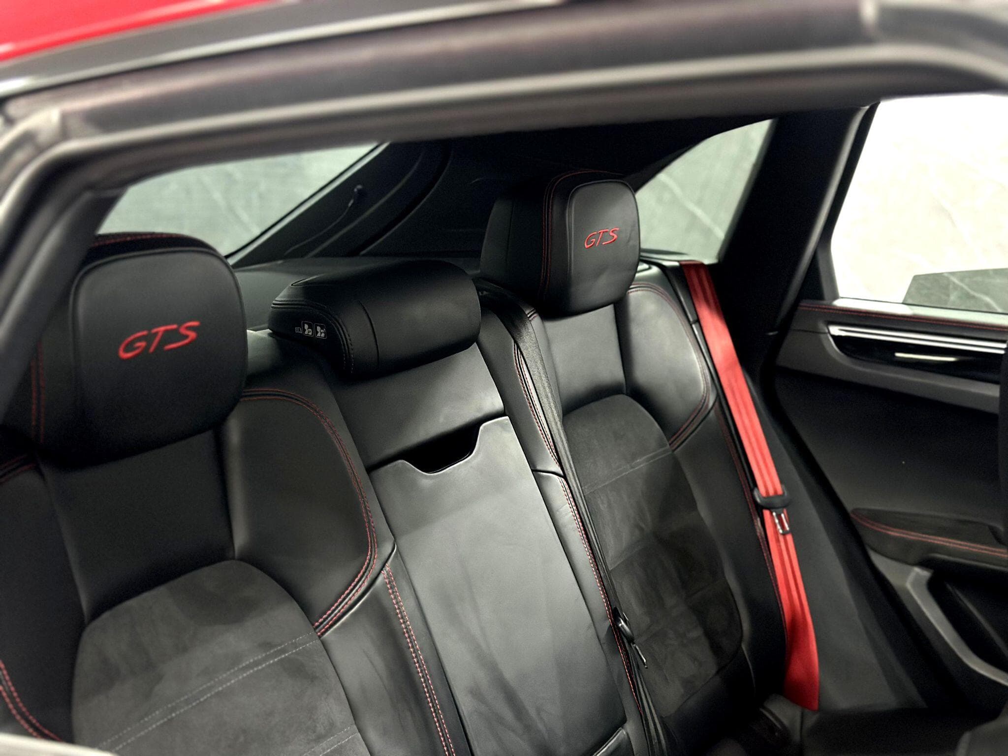 2016 Porsche Macan - Thumbnail 43