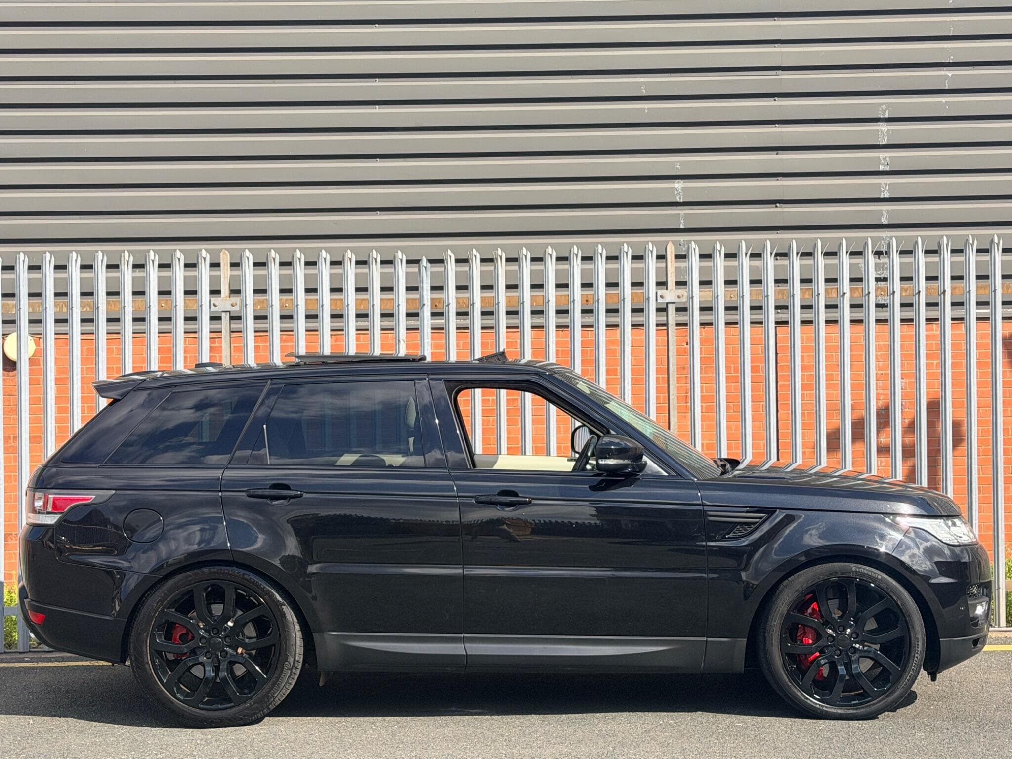 2014 Land Rover Range Rover Sport - Image 2