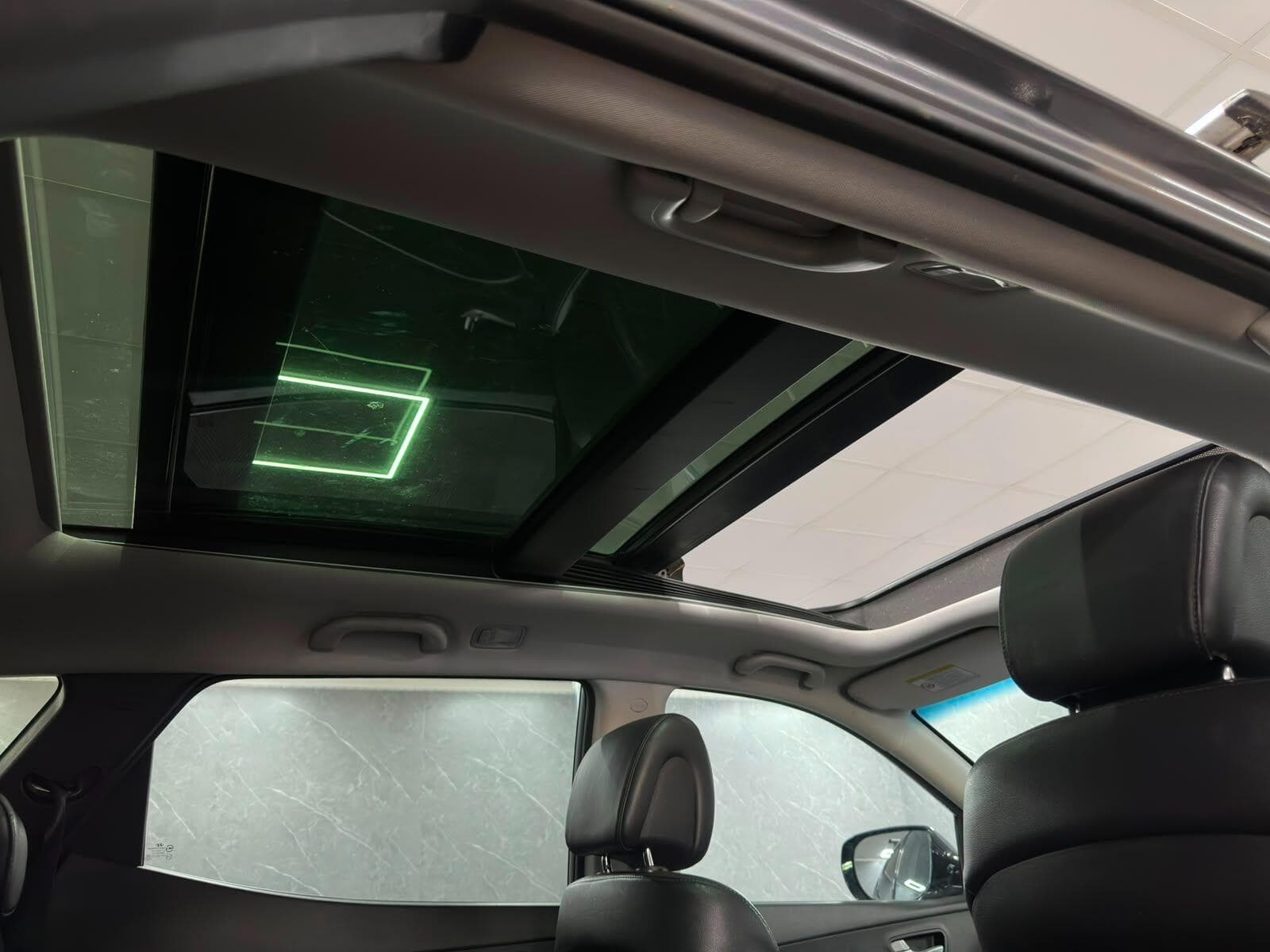 2013 Hyundai Santa Fe - Thumbnail 28