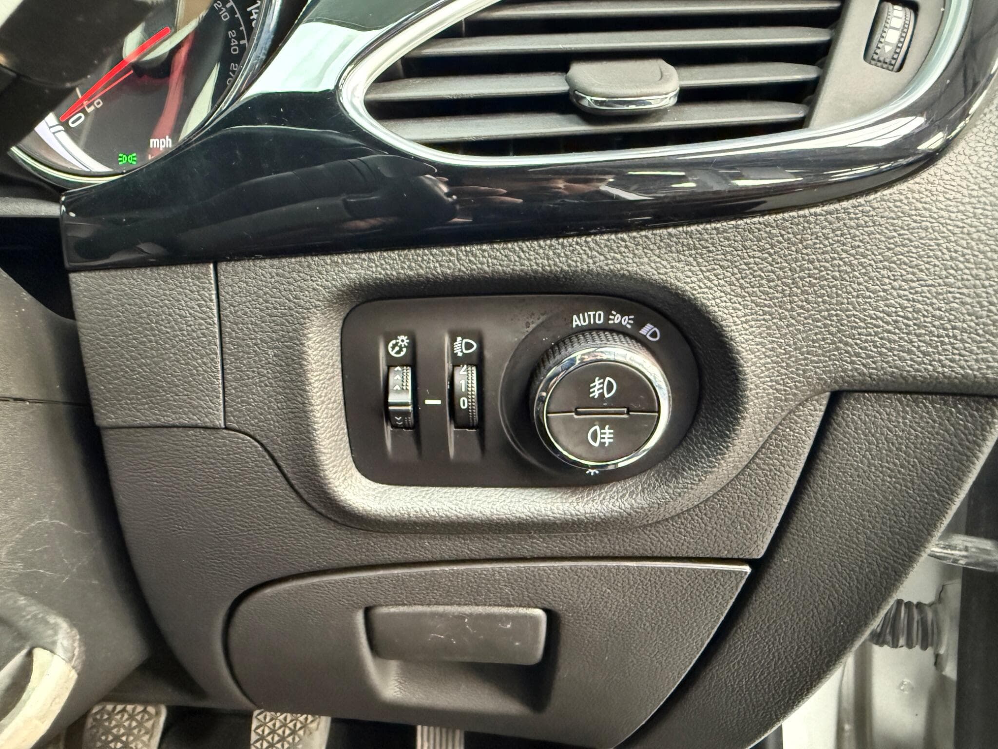 2016 Vauxhall Astra - Thumbnail 21
