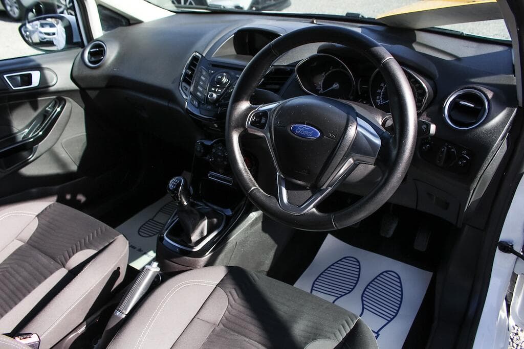 2014 Ford Fiesta - Thumbnail 16