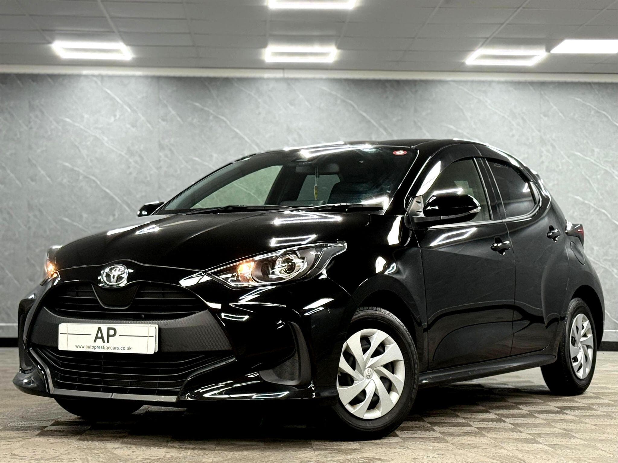 2023 Toyota Yaris - Thumbnail 9