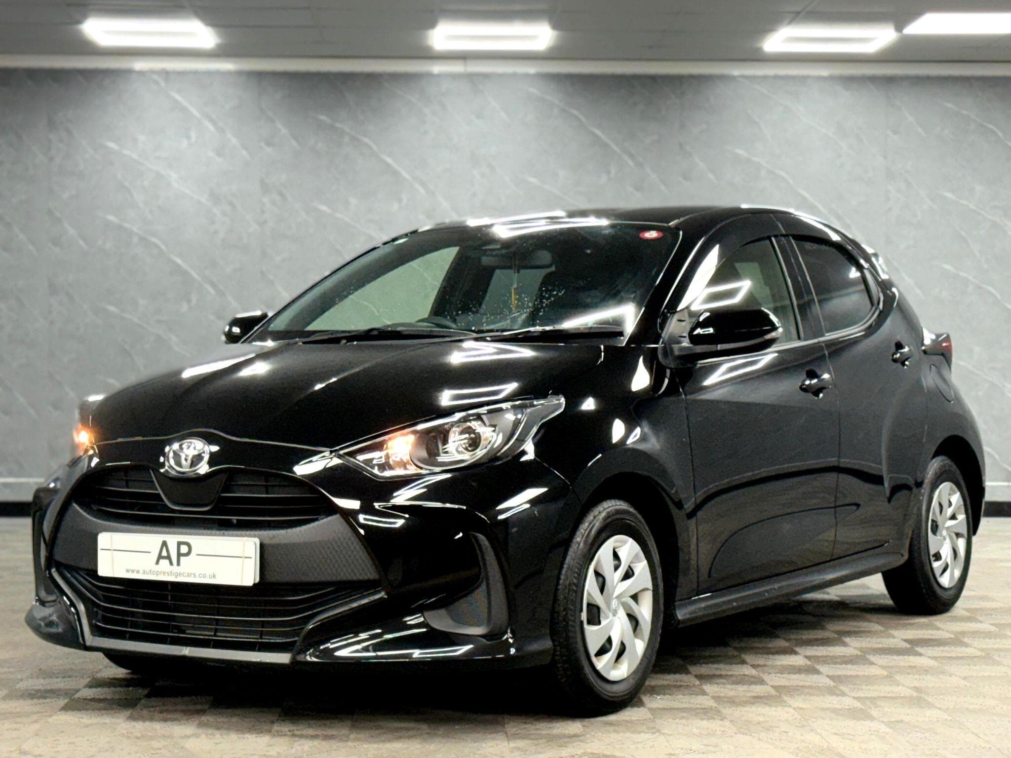 2023 Toyota Yaris - Thumbnail 12
