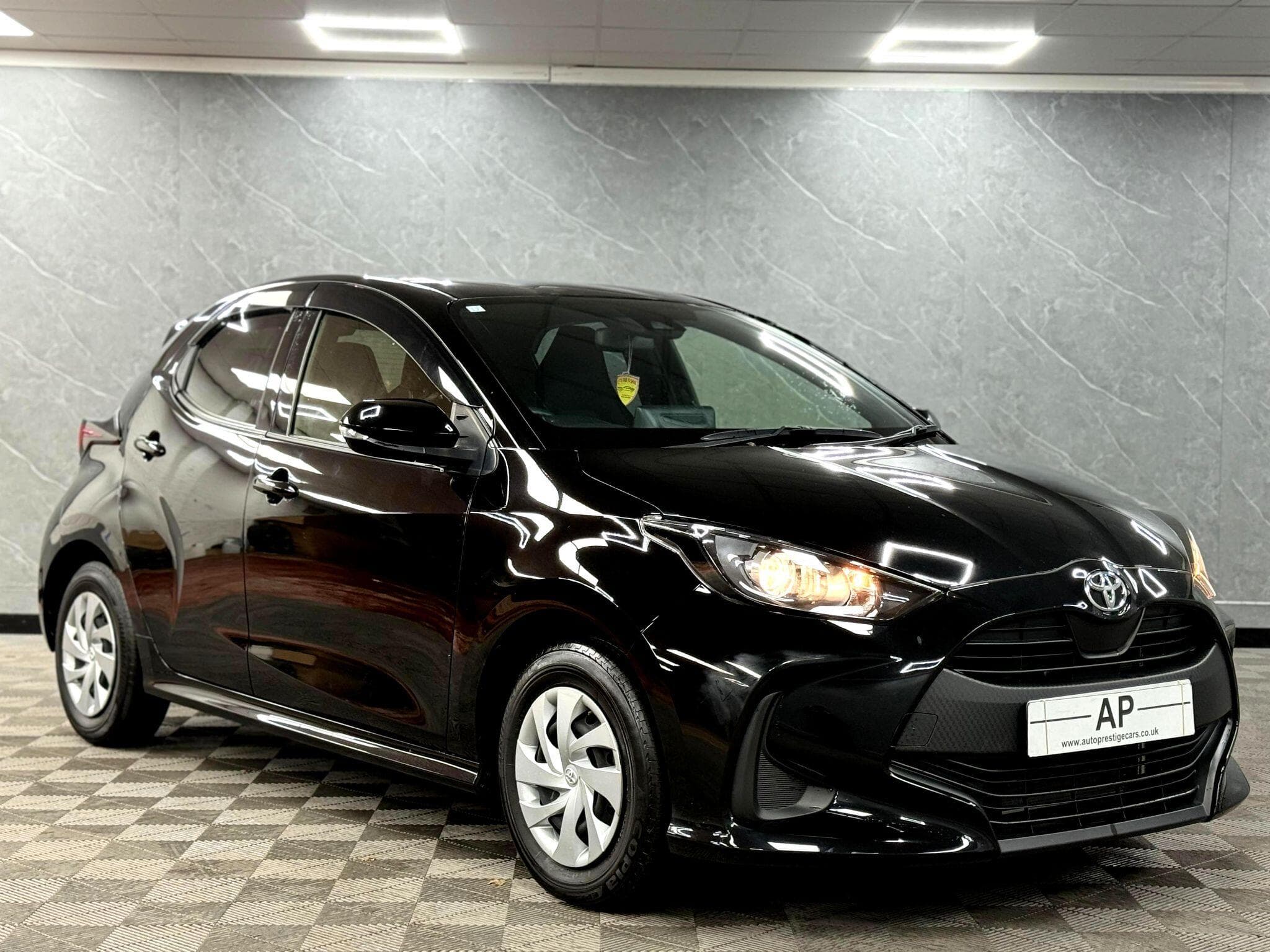 2023 Toyota Yaris - Image 4