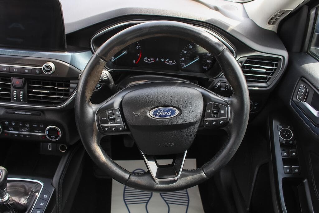 2019 Ford Focus - Thumbnail 22