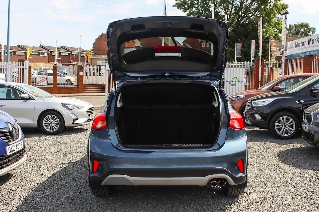 2019 Ford Focus - Thumbnail 8