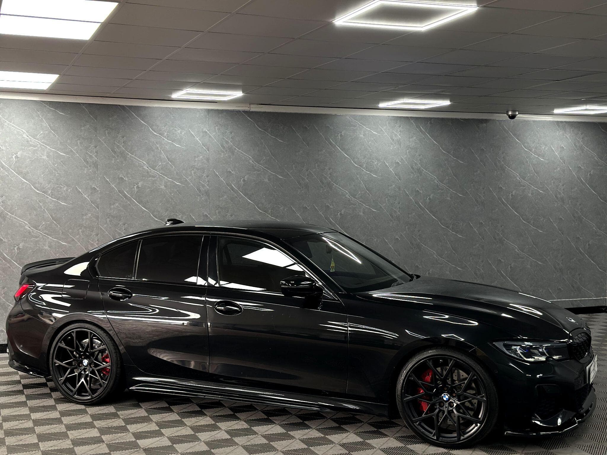 2019 BMW 3 Series - Image 4