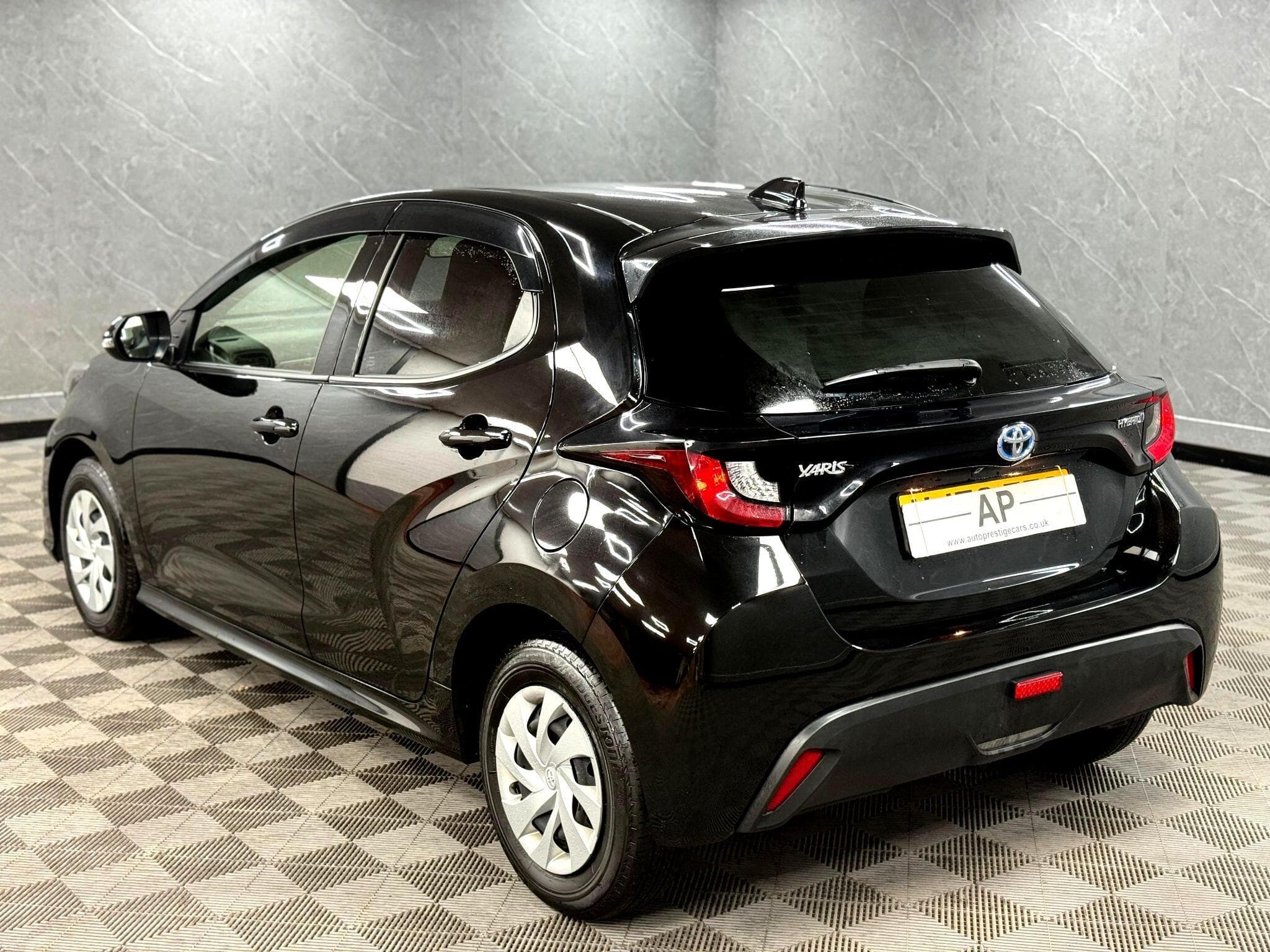 2023 Toyota Yaris - Thumbnail 18