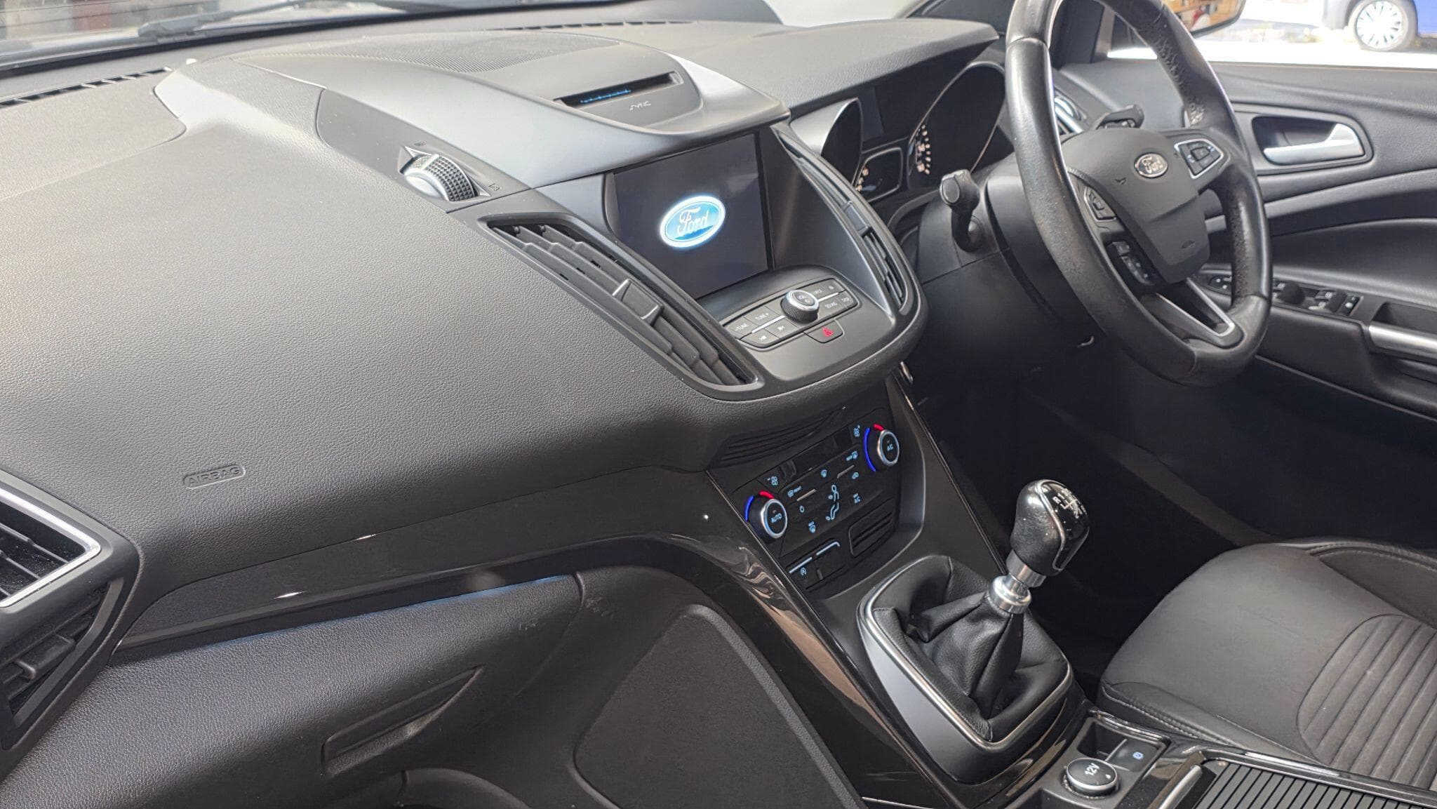 2017 Ford Kuga - Thumbnail 17