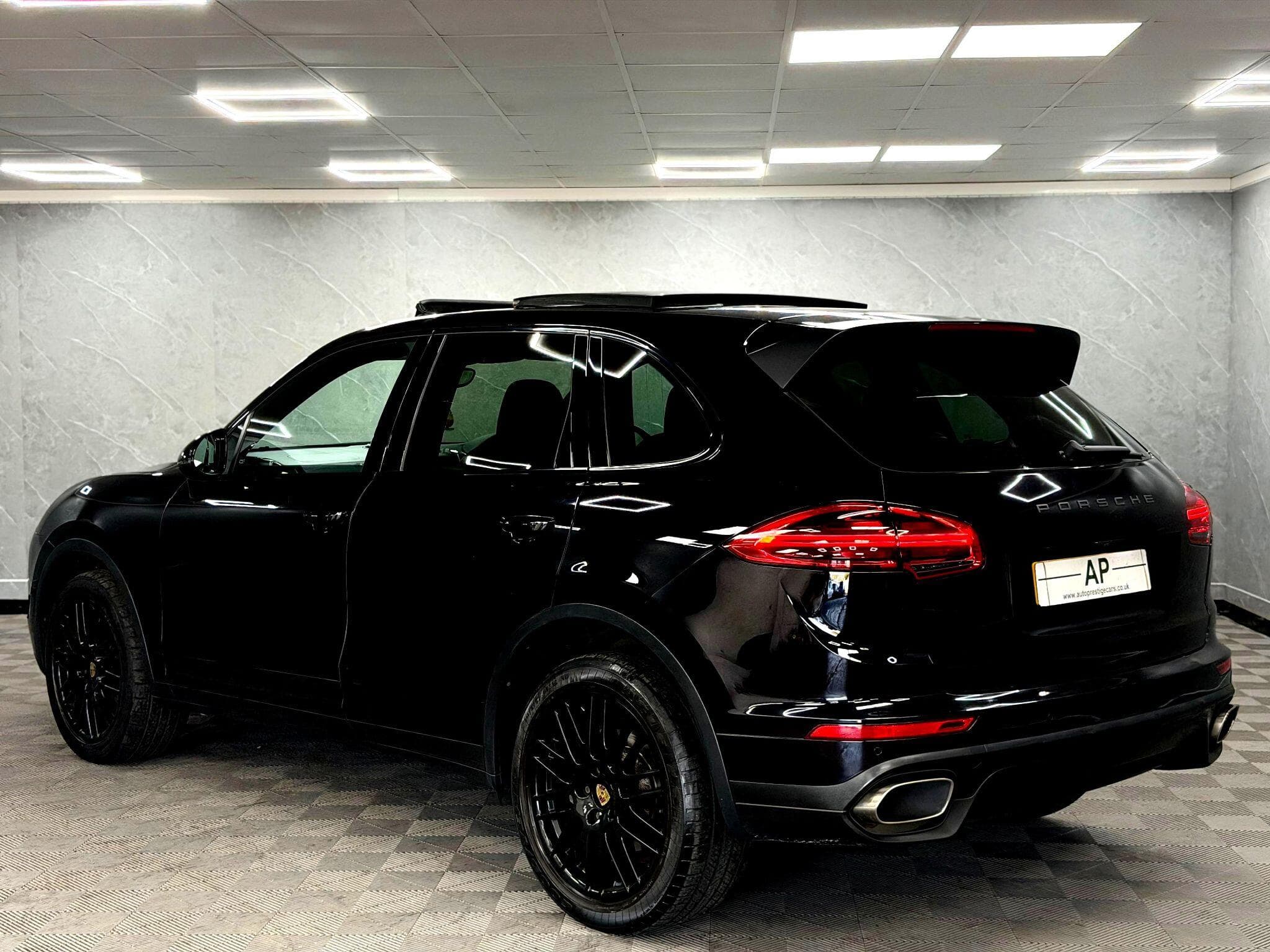 2014 Porsche Cayenne - Thumbnail 17