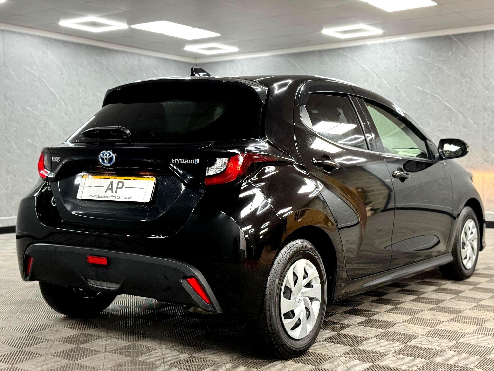 2023 Toyota Yaris - Thumbnail 29