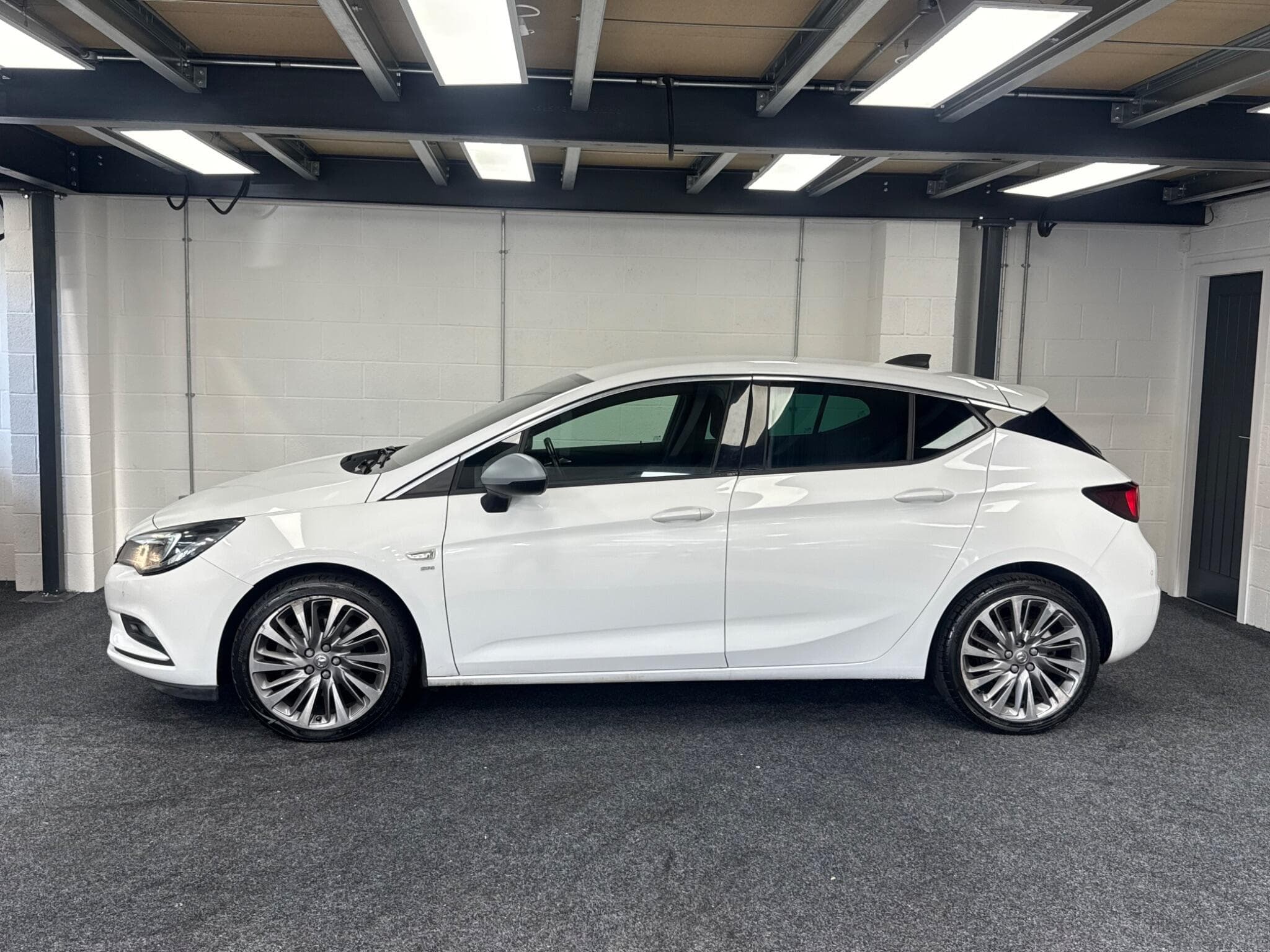 2016 Vauxhall Astra - Image 2