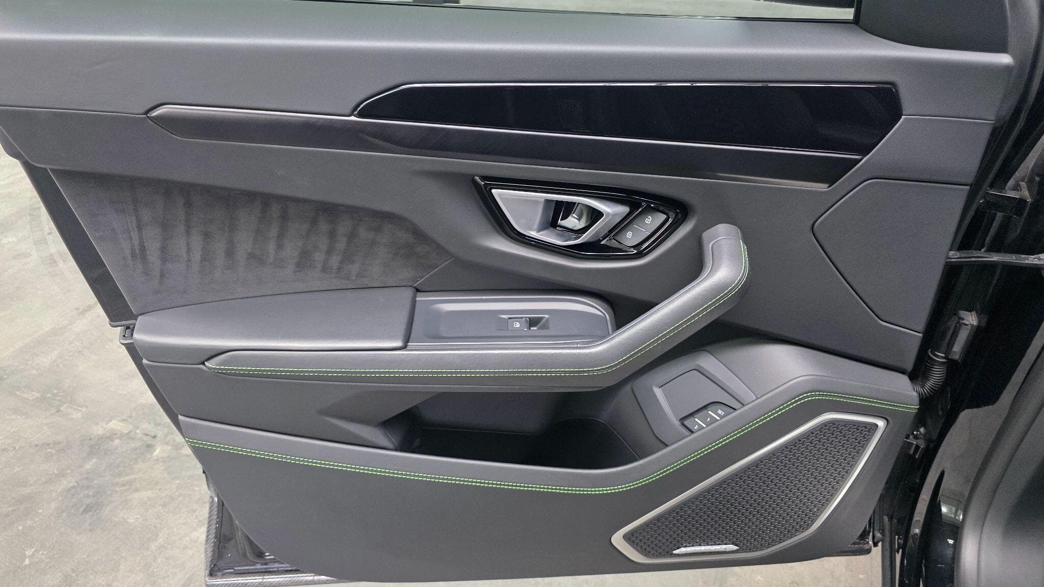2021 Lamborghini Urus - Thumbnail 41