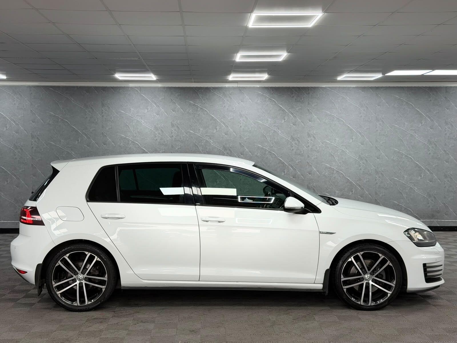 2015 Volkswagen Golf - Thumbnail 33