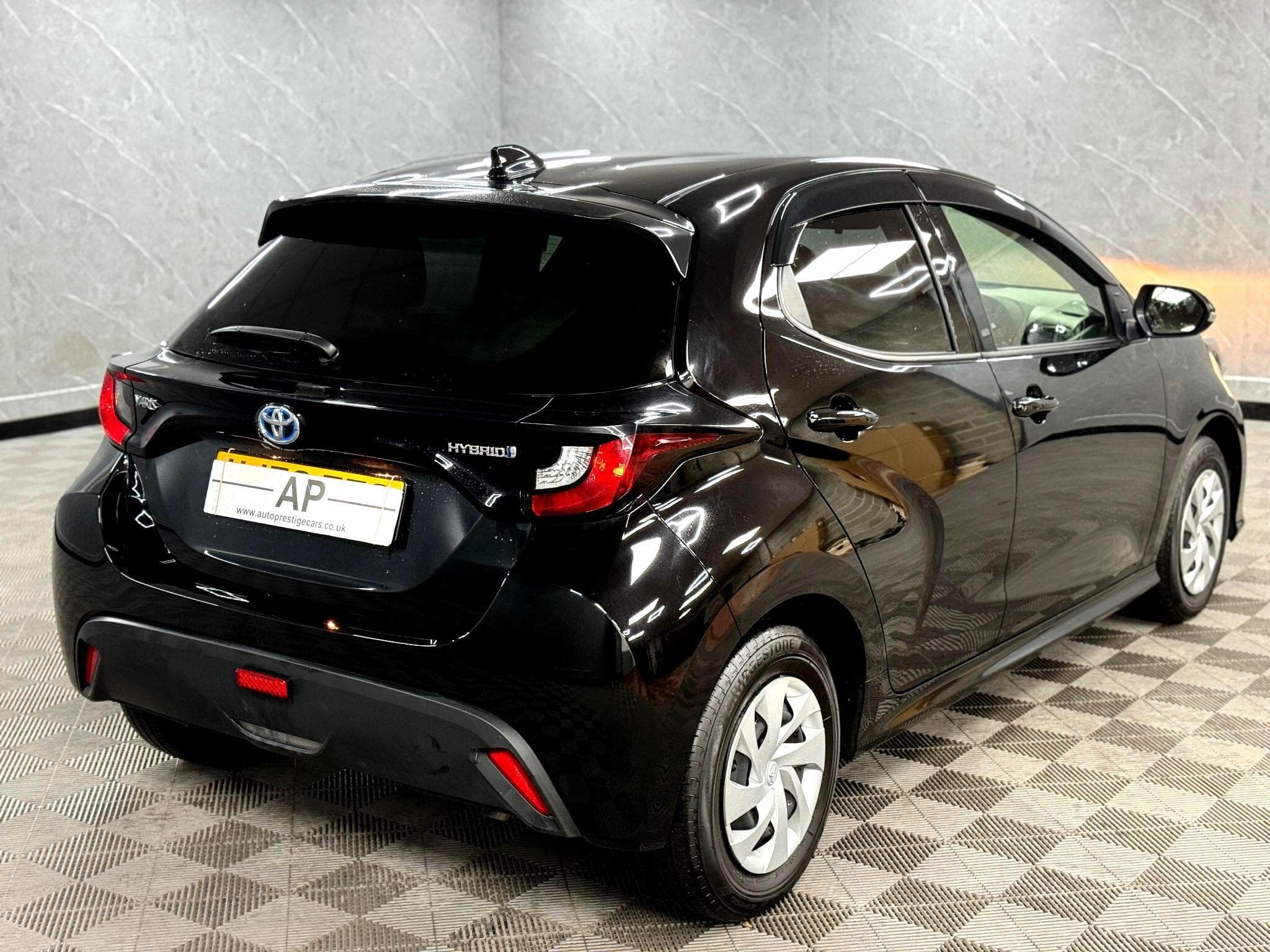 2023 Toyota Yaris - Thumbnail 28