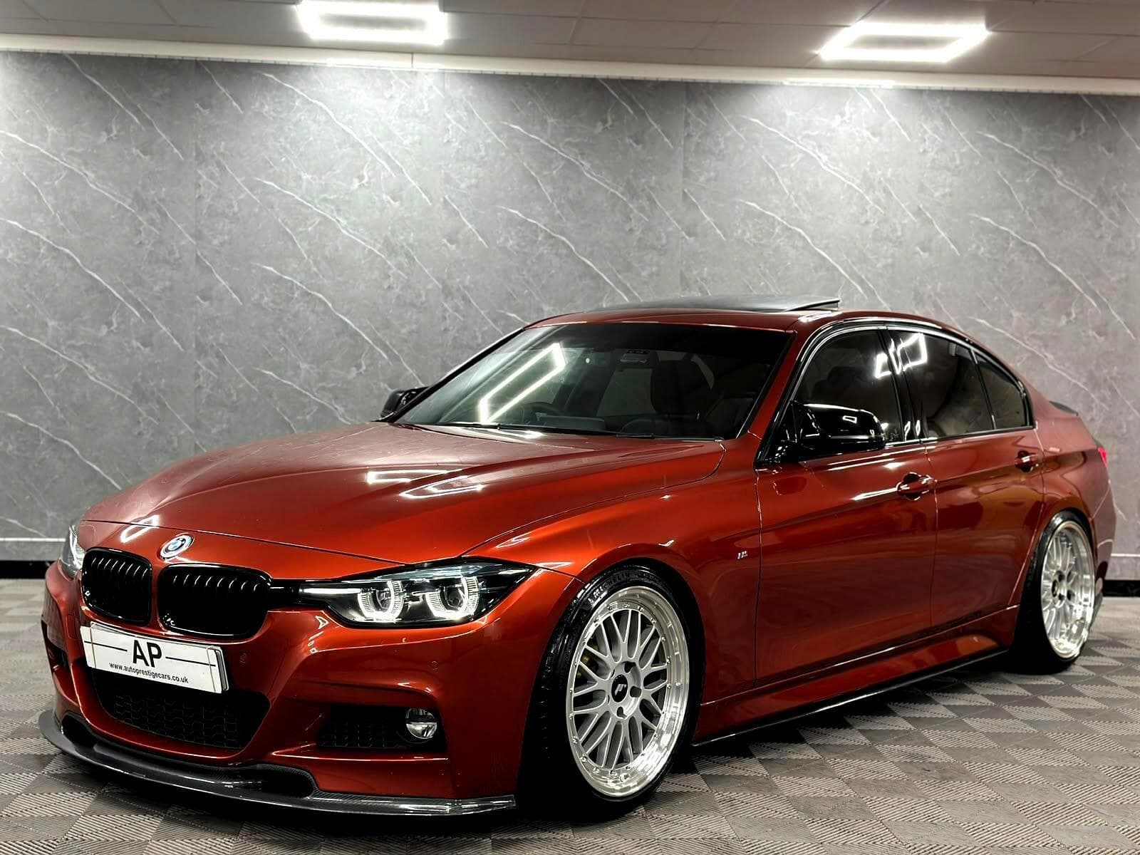 2017 BMW 3 Series - Image 3