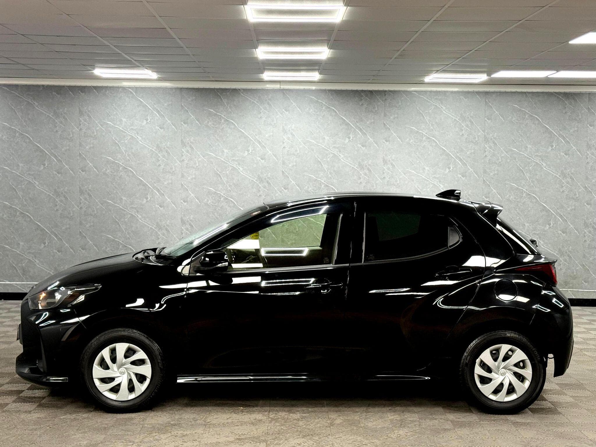 2023 Toyota Yaris - Thumbnail 15