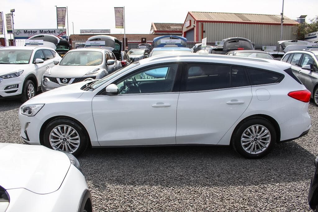 2019 Ford Focus - Thumbnail 5