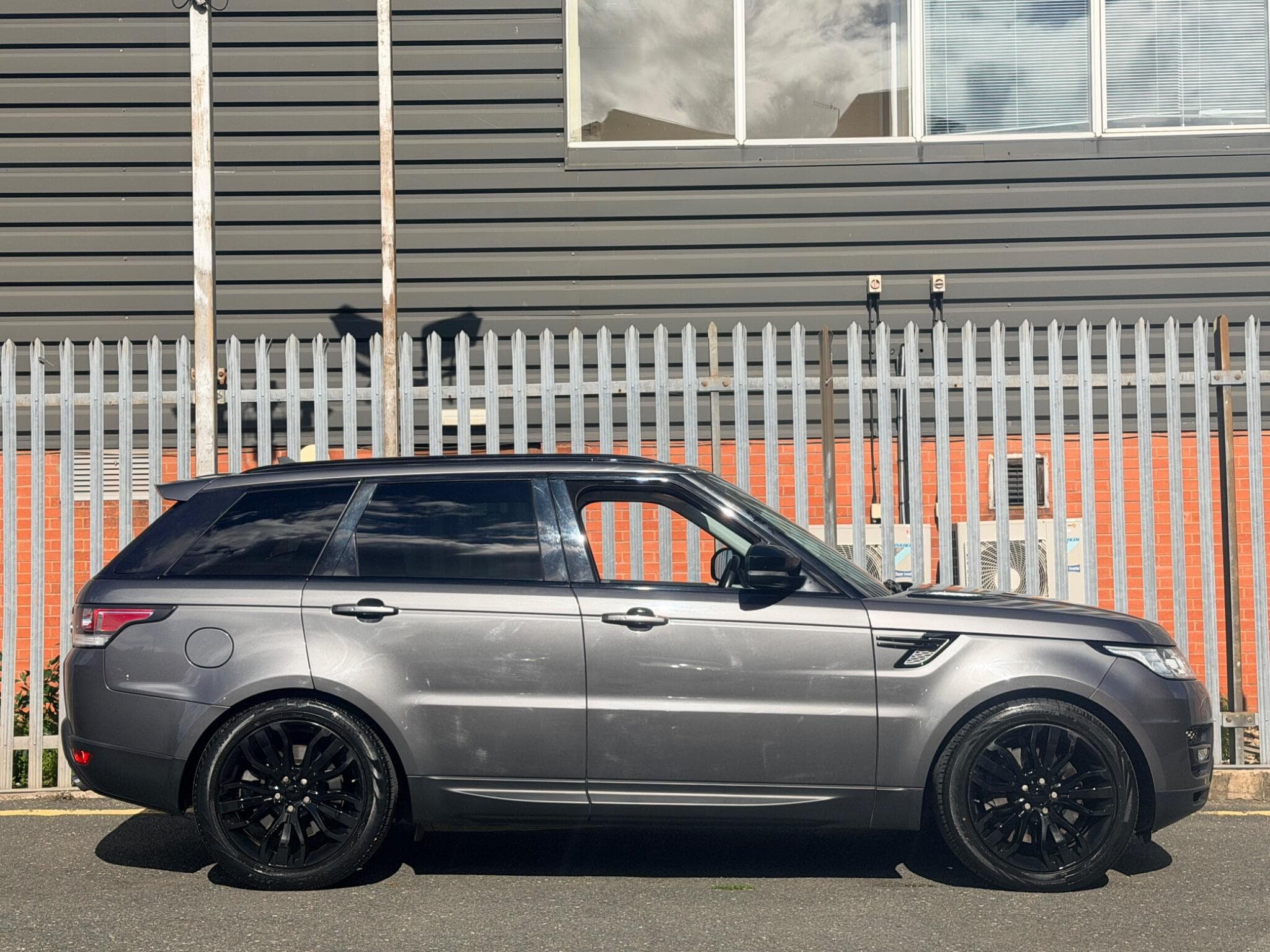 2015 Land Rover Range Rover Sport - Image 2