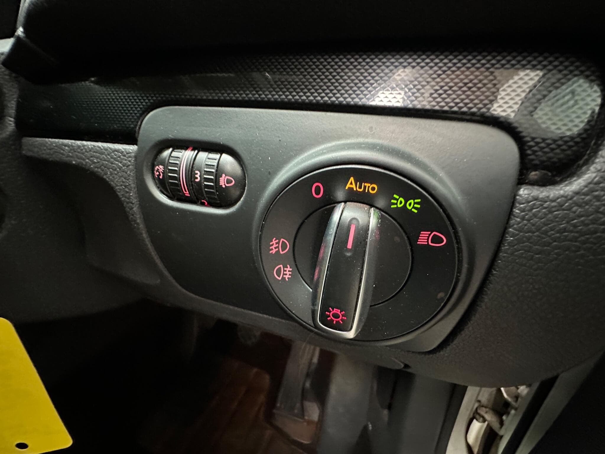 2012 Volkswagen Golf - Thumbnail 16