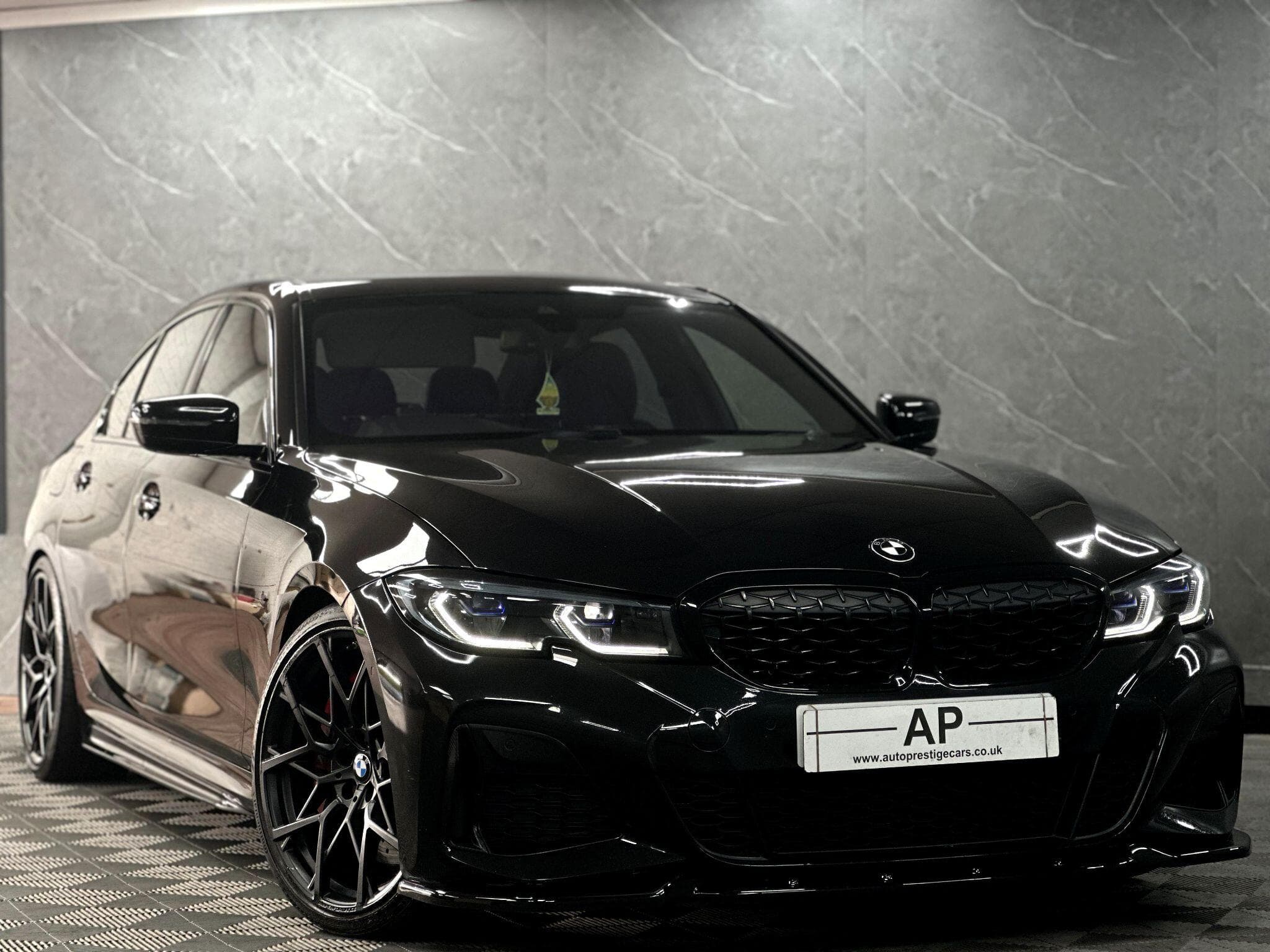 2019 BMW 3 Series - Image 2