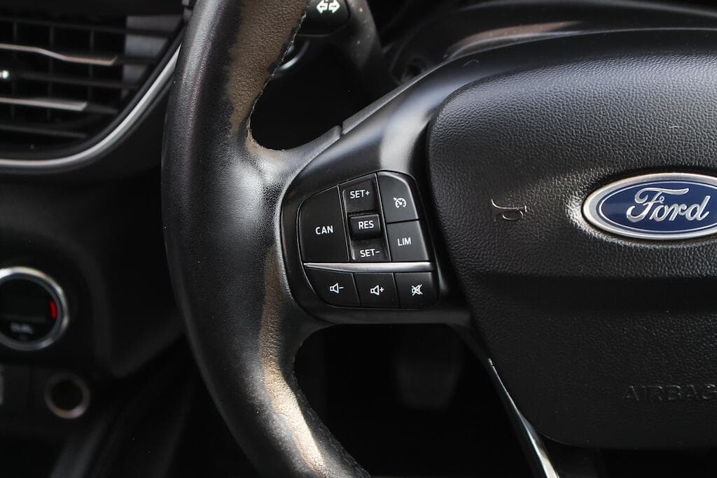 2019 Ford Focus - Thumbnail 23