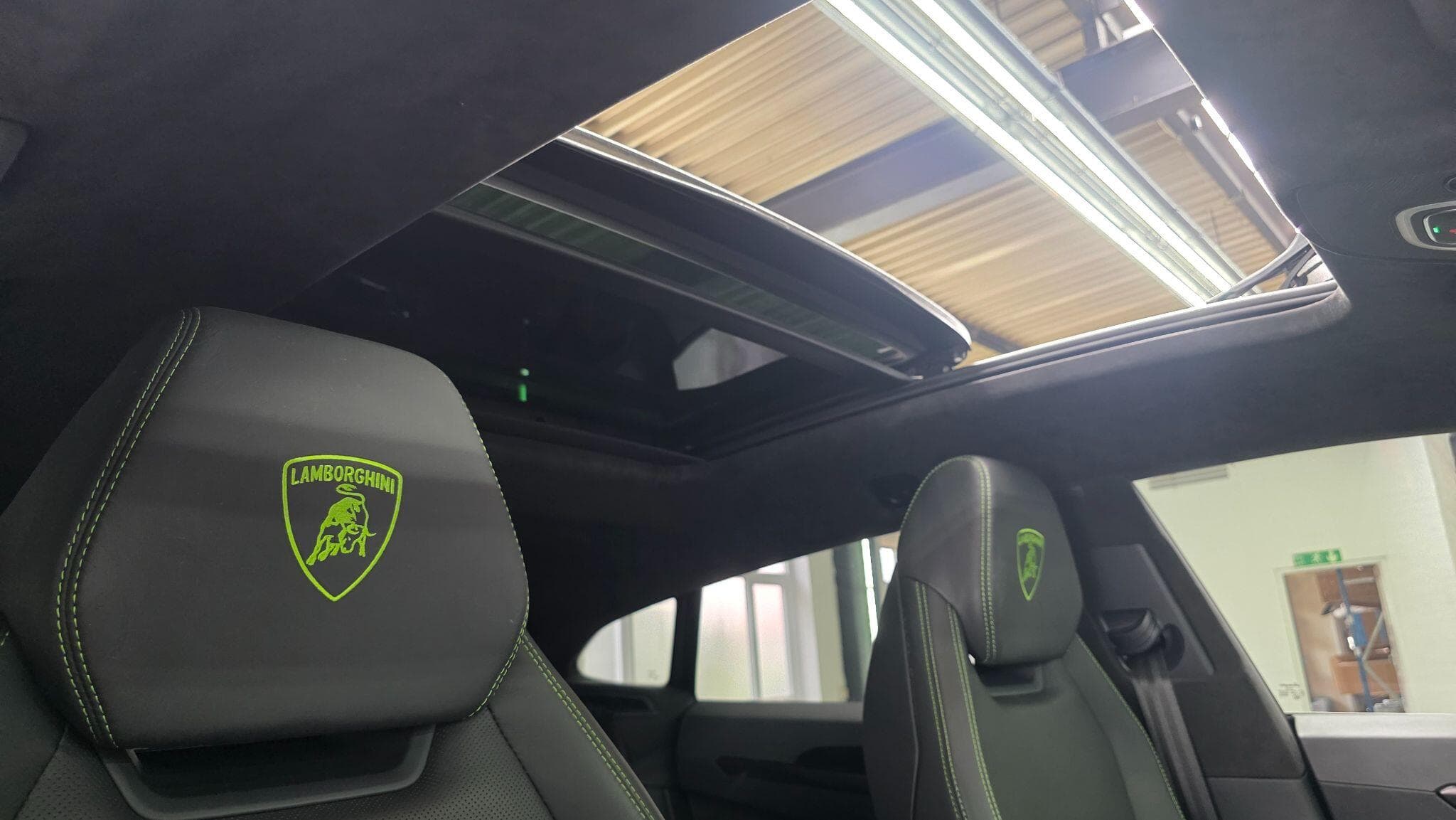 2021 Lamborghini Urus - Thumbnail 52